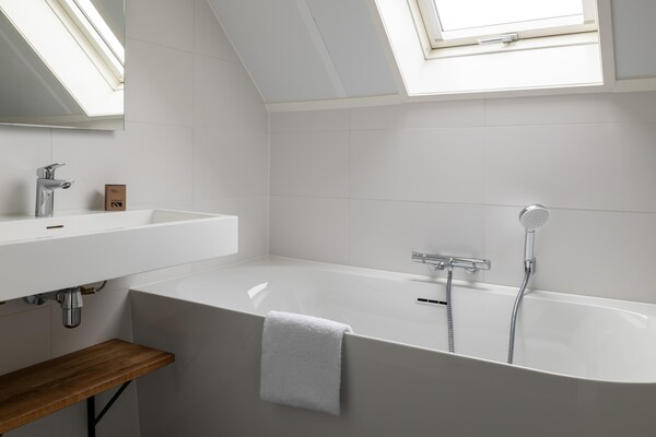 Foto van Luxe woning in Nieuwvliet-Bad met zwembad - Vakantiehuis in Nieuwvliet - BathRoom