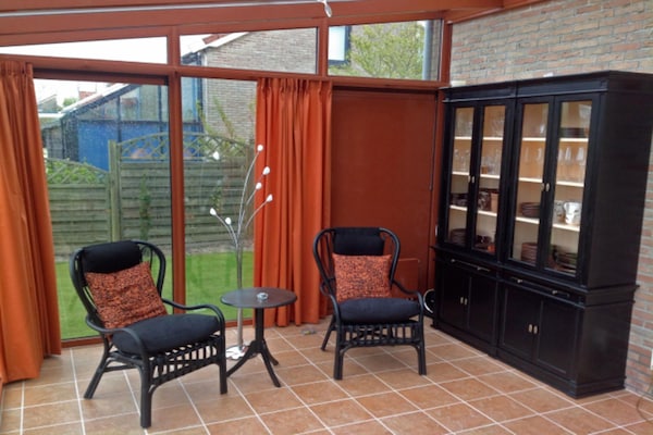 Foto van Bungalow in Breskens aan het Water - Vakantiehuis in Breskens - LivingRoom