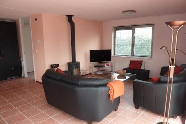 Foto van Bungalow in Breskens aan het Water - Vakantiehuis in Breskens - LivingRoom