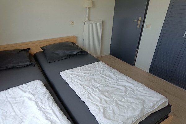 Foto van Zeeuwse woning met open haard - Vakantiehuis in Breskens - BedRoom
