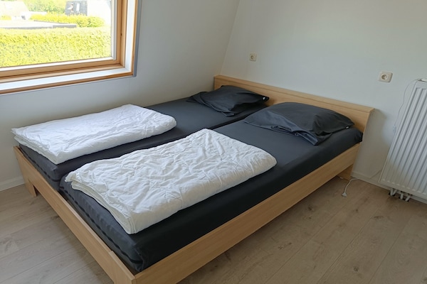 Foto van Zeeuwse woning met open haard - Vakantiehuis in Breskens - BedRoom