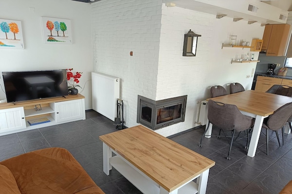 Foto van Zeeuwse woning met open haard - Vakantiehuis in Breskens - DiningRoom