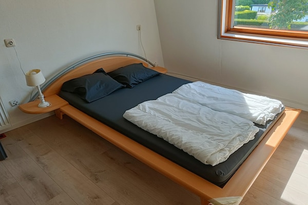 Foto van Zeeuwse woning met open haard - Vakantiehuis in Breskens - BedRoom