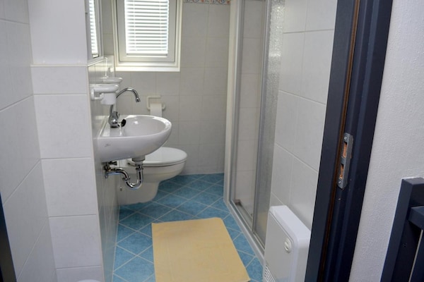 Foto van Zeeuwse woning met open haard - Vakantiehuis in Breskens - BathRoom