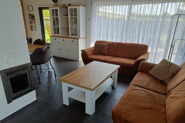 Foto van Zeeuwse woning met open haard - Vakantiehuis in Breskens - LivingRoom