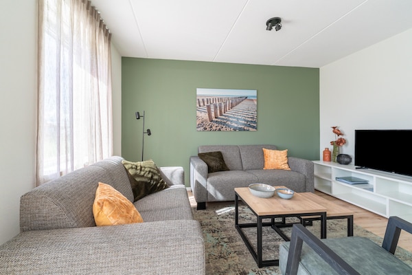 Foto van Uw kustverblijf met zwembad - Vakantiehuis in Scherpenisse - LivingRoom