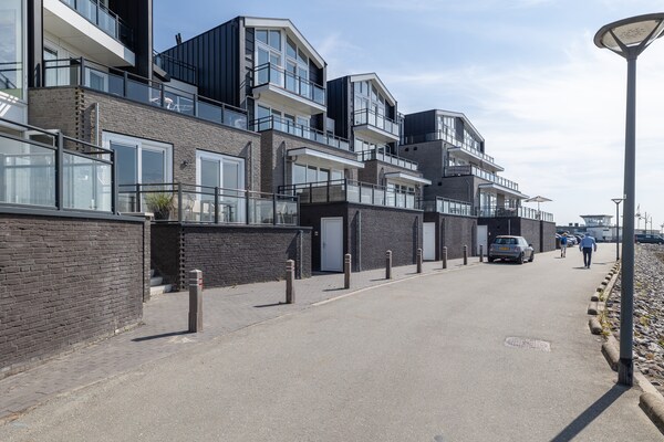 Foto van Vakantiehuis Sint-Annaland bij Zeeland Strand - Vakantiehuis in Sint-Annaland - ExteriorSummer