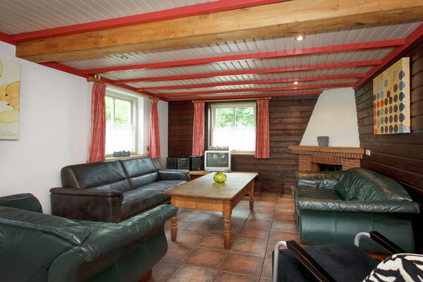 Foto van Boerderij in Reusel bij Fietsroutes - Vakantiehuis in Lage Mierde - LivingRoom