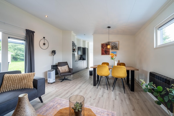 Foto van Vakantiehuis in Molenschot bij natuurgebieden - Vakantiehuis in Molenschot - DiningRoom