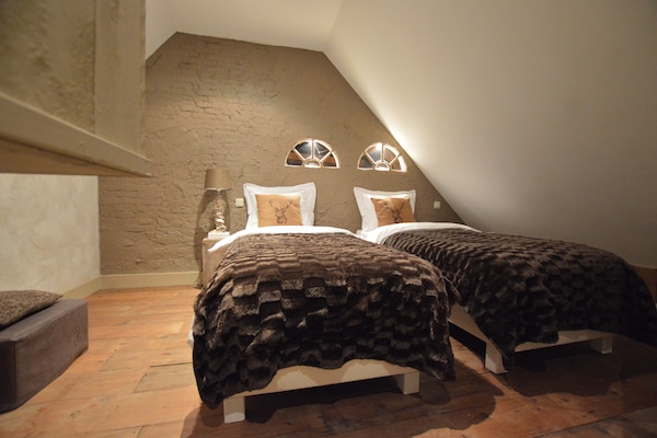 Foto van Groepsverblijf met privézwembad en sauna - Vakantiehuis in Alphen - BedRoom