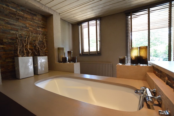 Foto van Groepsverblijf met privézwembad en sauna - Vakantiehuis in Alphen - BathRoom
