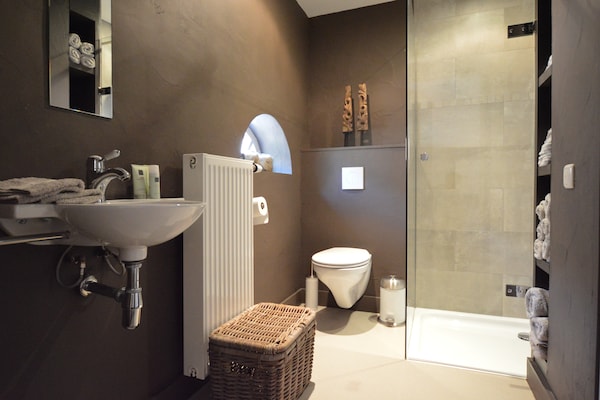 Foto van Groepsverblijf met privézwembad en sauna - Vakantiehuis in Alphen - BathRoom