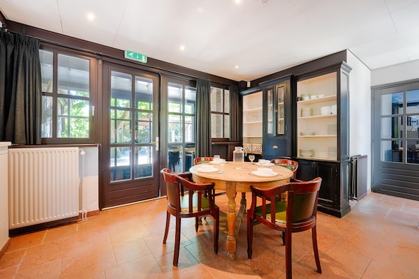 Foto van Brabants Landhuis voor Groepen - Vakantiehuis in Asten - DiningRoom