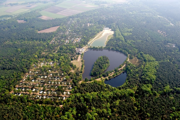 Foto van Lodge in Bospark bij natuurgebied - Vakantiehuis in Mierlo - ExteriorSummer