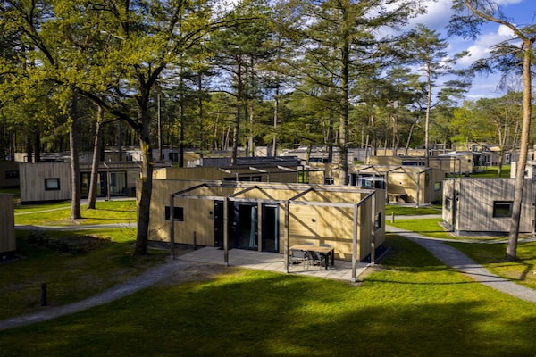 Foto van Lodge in Bospark met Sauna & Tuin - Vakantiehuis in Mierlo - ParkFacilities