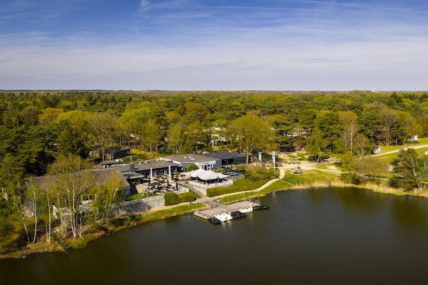 Foto van Chalet nabij Eindhoven in groene omgeving - Vakantiehuis in Mierlo - ParkFacilities
