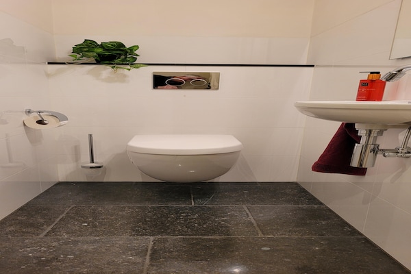 Foto van Villa in Overloon bij Oorlogsmuseum en Zoo - Vakantiehuis in Overloon - BathRoom