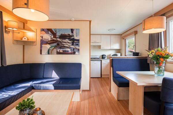 Foto van Chalet aan het water Leukermeer - Vakantiehuis in Well - LivingRoom