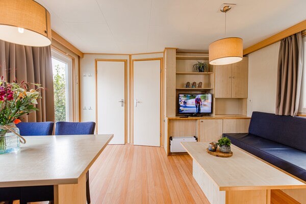 Foto van Chalet aan het water Leukermeer - Vakantiehuis in Well - LivingRoom