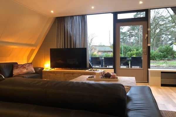 Foto van Bungalow in Limburg bij natuurgebieden - Vakantiehuis in Stramproy - LivingRoom