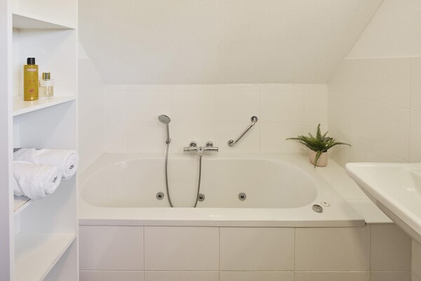 Foto van Boerderij in Limburg bij Designer Outlet - Vakantiehuis in Roggel - BathRoom