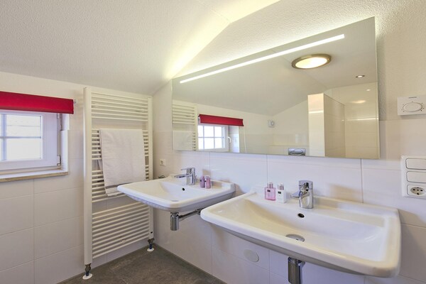 Foto van Boerderij in Limburg bij Designer Outlet - Vakantiehuis in Roggel - BathRoom