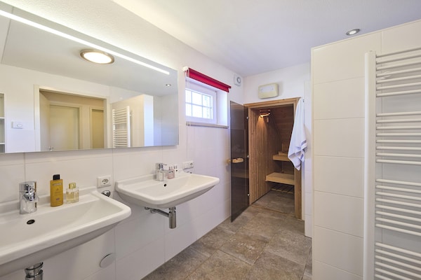 Foto van Boerderij in Limburg bij Maasplassen - Vakantiehuis in Roggel - BathRoom