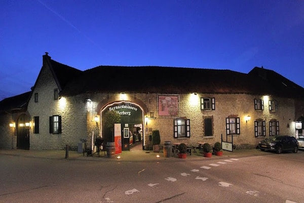 Foto van Appartement in Ubachsberg bij Routes - Vakantiehuis in Voerendaal - ExteriorSummer