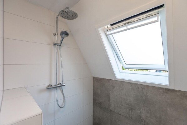 Foto van Vakantiehuis in Plasmolen bij Meren - Vakantiehuis in Plasmolen - BathRoom