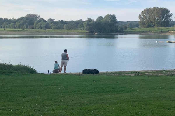 Foto van Chalet aan het meer in een groene omgeving - Vakantiehuis in Lathum - AreaSummer20KM