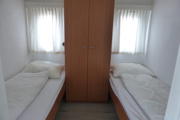 Foto van Chalet aan het meer in een groene omgeving - Vakantiehuis in Lathum - BedRoom