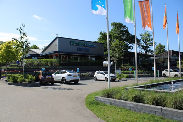 Foto van Glamping Tent in Nederland met Terras - Vakantiehuis in Lathum - ParkFacilities