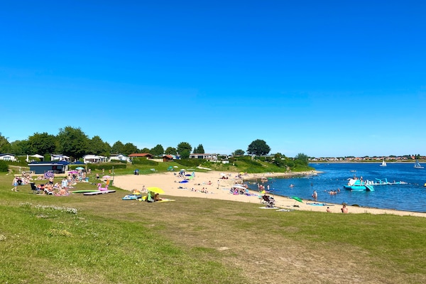 Foto van Glamping Tent in Nederland met Terras - Vakantiehuis in Lathum - ParkFacilities
