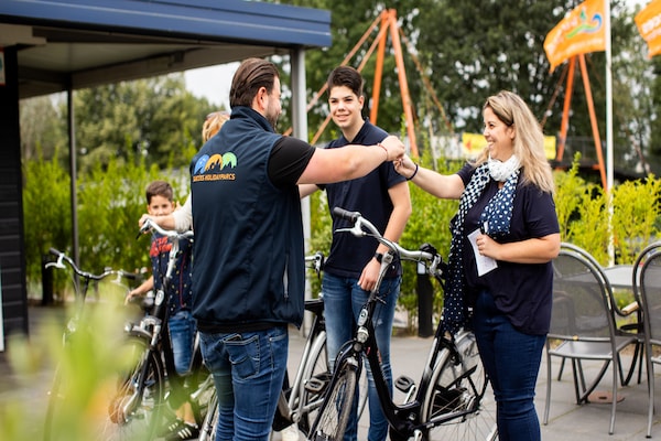 Foto van Glamping Tent in Nederland met Terras - Vakantiehuis in Lathum - ParkFacilities