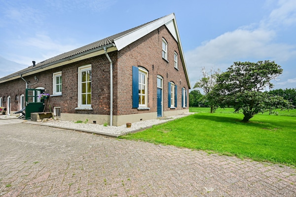 Foto van Boerderij in De Heurne met dierenweide - Vakantiehuis in De Heurne - ExteriorSummer