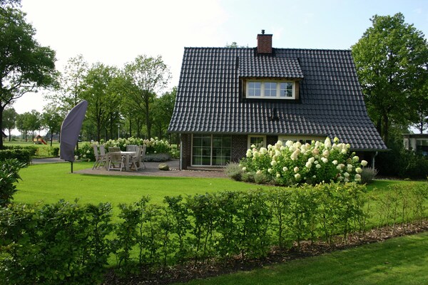Foto van Stijlvol Toevluchtsoord in Hellendoorn - Vakantiehuis in Hellendoorn - ExteriorSummer