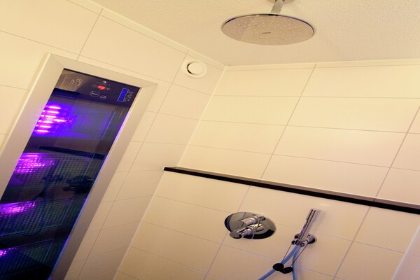 Foto van Stijlvol Toevluchtsoord in Hellendoorn - Vakantiehuis in Hellendoorn - BathRoom