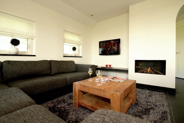 Foto van Stijlvol Toevluchtsoord in Hellendoorn - Vakantiehuis in Hellendoorn - LivingRoom