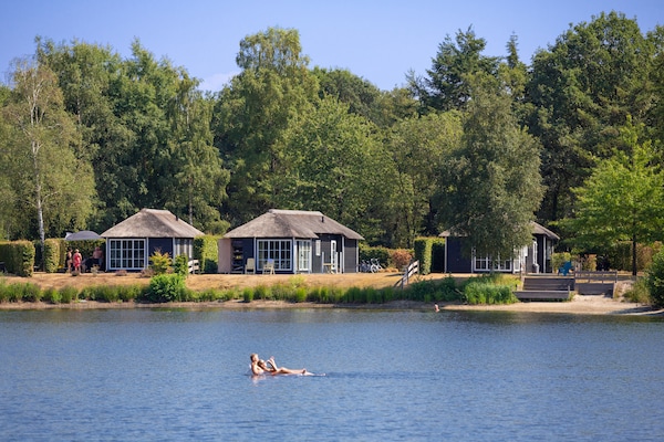 Foto van Premium Lodge nabij recreatiemeer - Vakantiehuis in Hoge Hexel - ParkFacilities