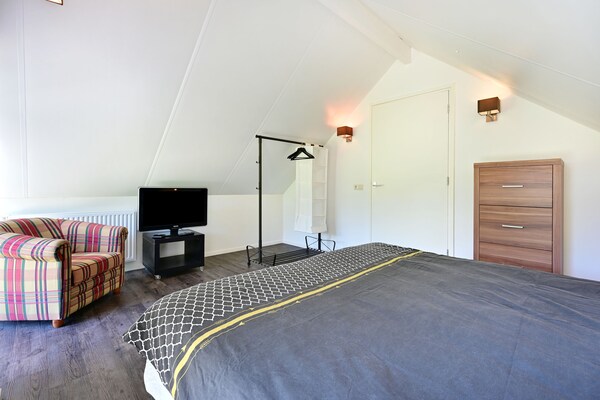 Foto van Chalet in Reutum met Sauna en Natuur - Vakantiehuis in Reutum-Weerselo - BedRoom