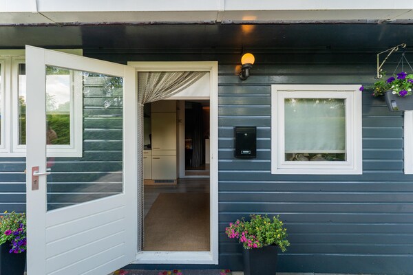 Foto van Chalet in Reutum bij Almelo Nordhorn Kanaal - Vakantiehuis in Reutum - HallReception