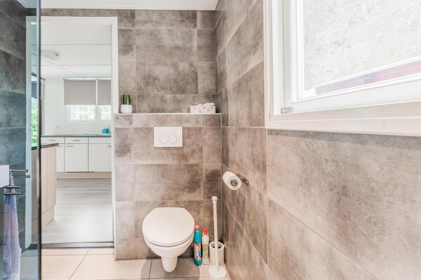 Foto van Chalet in Reutum bij Almelo Nordhorn Kanaal - Vakantiehuis in Reutum - BathRoom
