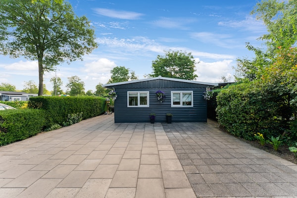 Foto van Chalet in Reutum bij Almelo Nordhorn Kanaal - Vakantiehuis in Reutum - ExteriorSummer