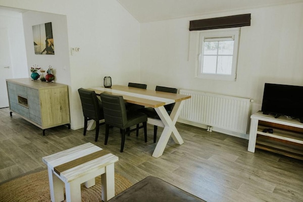 Foto van Comfortabele boshut met open ruimte. - Vakantiehuis in Balkbrug - DiningRoom