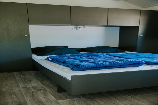 Foto van Comfortabele boshut met open ruimte. - Vakantiehuis in Balkbrug - BedRoom