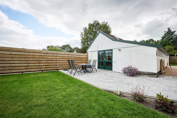Foto van Gezellig Vakantiehuis in een heerlijke omgeving. - Vakantiehuis in De Kiel - ExteriorSummer