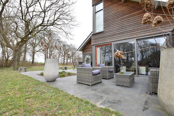 Foto van Villa in Luttenberg bij Nationaal Park - Vakantiehuis in Luttenberg - TerraceBalcony