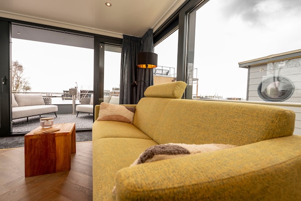 Foto van Woonboot in Offingawier met Uitzicht op Zee - Vakantiehuis in Offingawier - ViewSummer