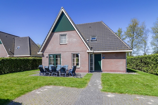 Foto van Villa met jacuzzi en sauna in Makkum - Vakantiehuis in Makkum - GardenSummer