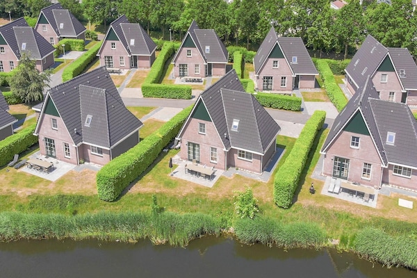 Foto van Villa met jacuzzi en sauna in Makkum - Vakantiehuis in Makkum - Untagged
